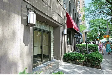1737 York Avenue in Yorkville
