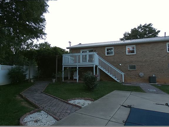 5th image of 1009 Westminster Dr