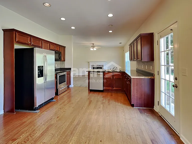 35 Hampton Pl — Photo 3