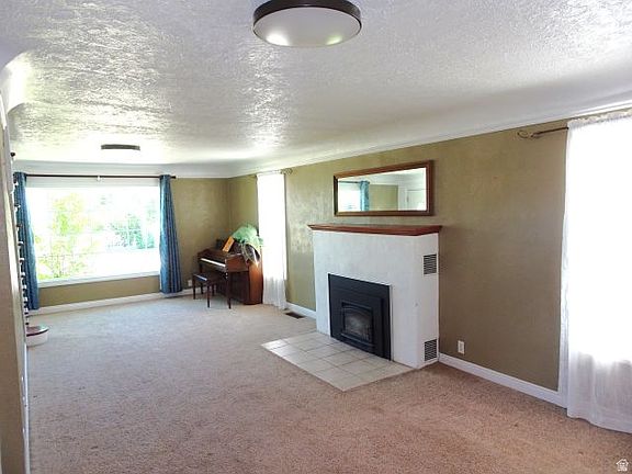 5th image of 244 N Court St
