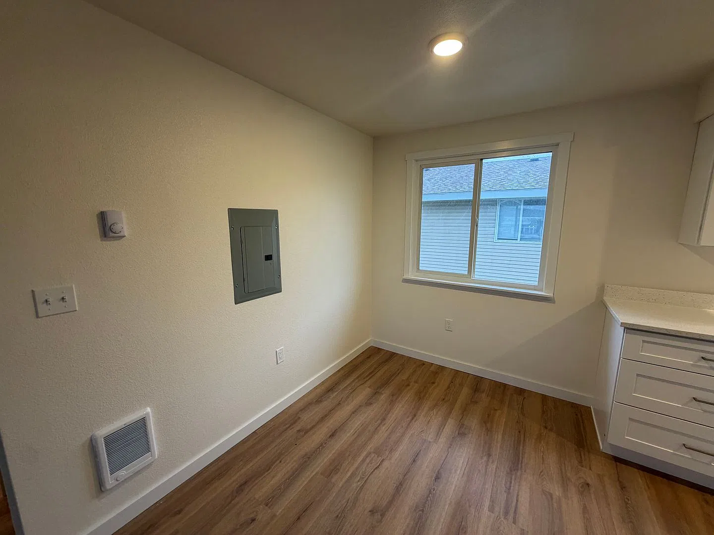 2933 E Decatur Ave — Photo 3