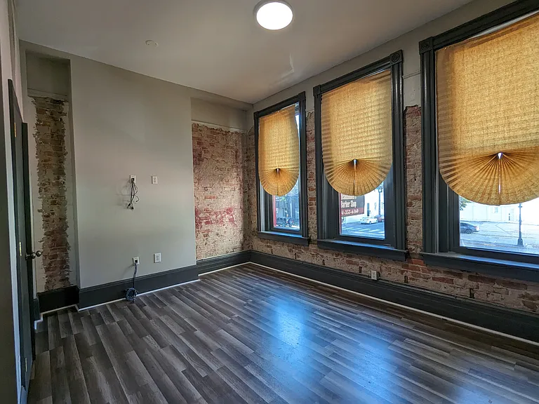 404 W Broad St #201 — Photo 3