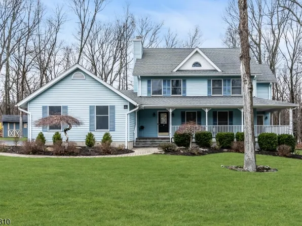 2 Lenape Dr, Stanhope Boro, NJ 07874