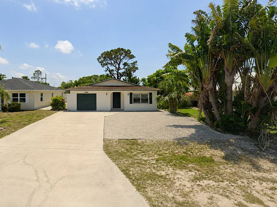 632 98th Ave N