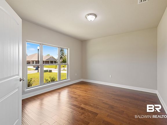 3rd image of 672 Gyaws Ave