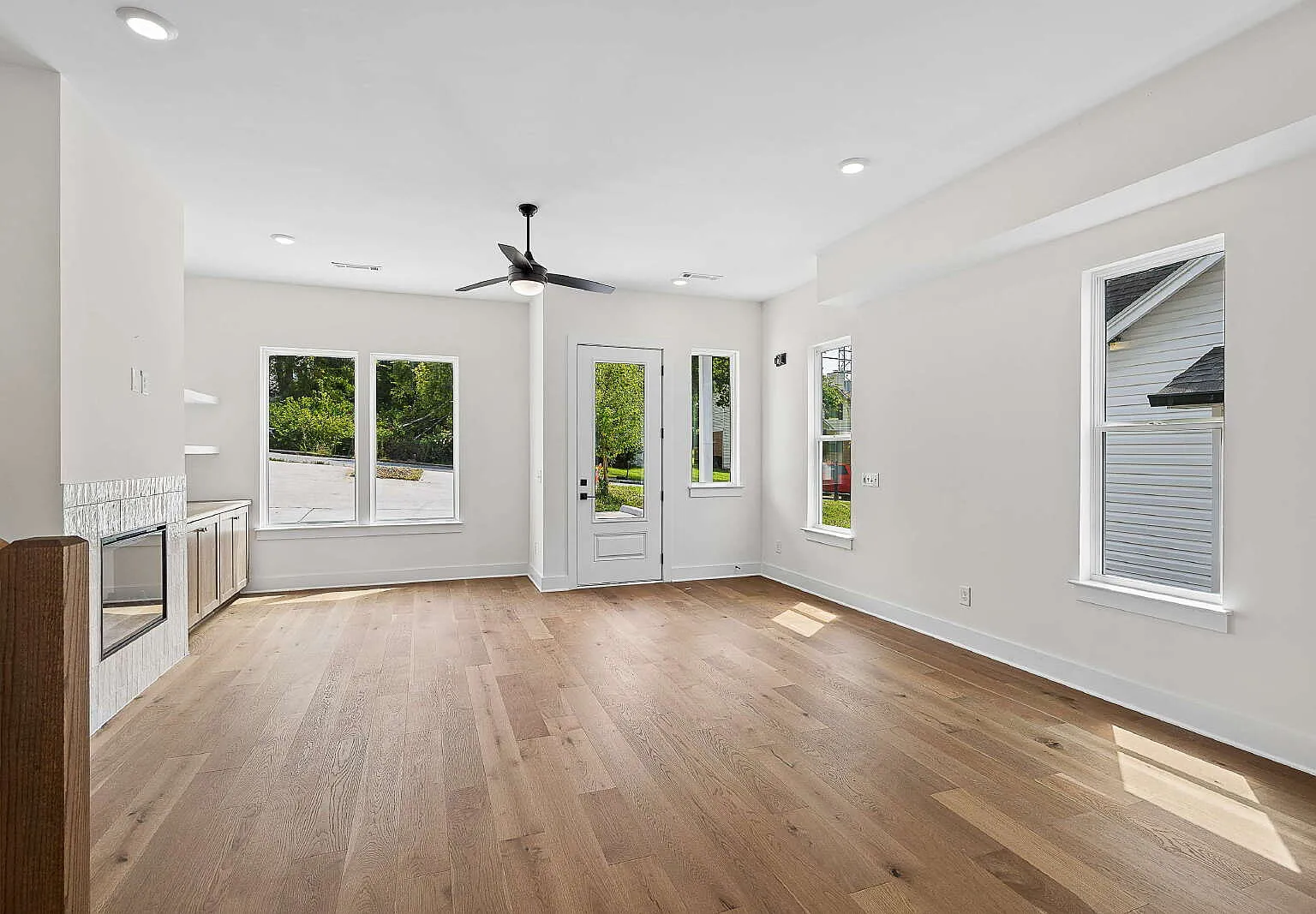3 bed, 3.0 bath, 2137 sqft, $3,350 — Photo 3