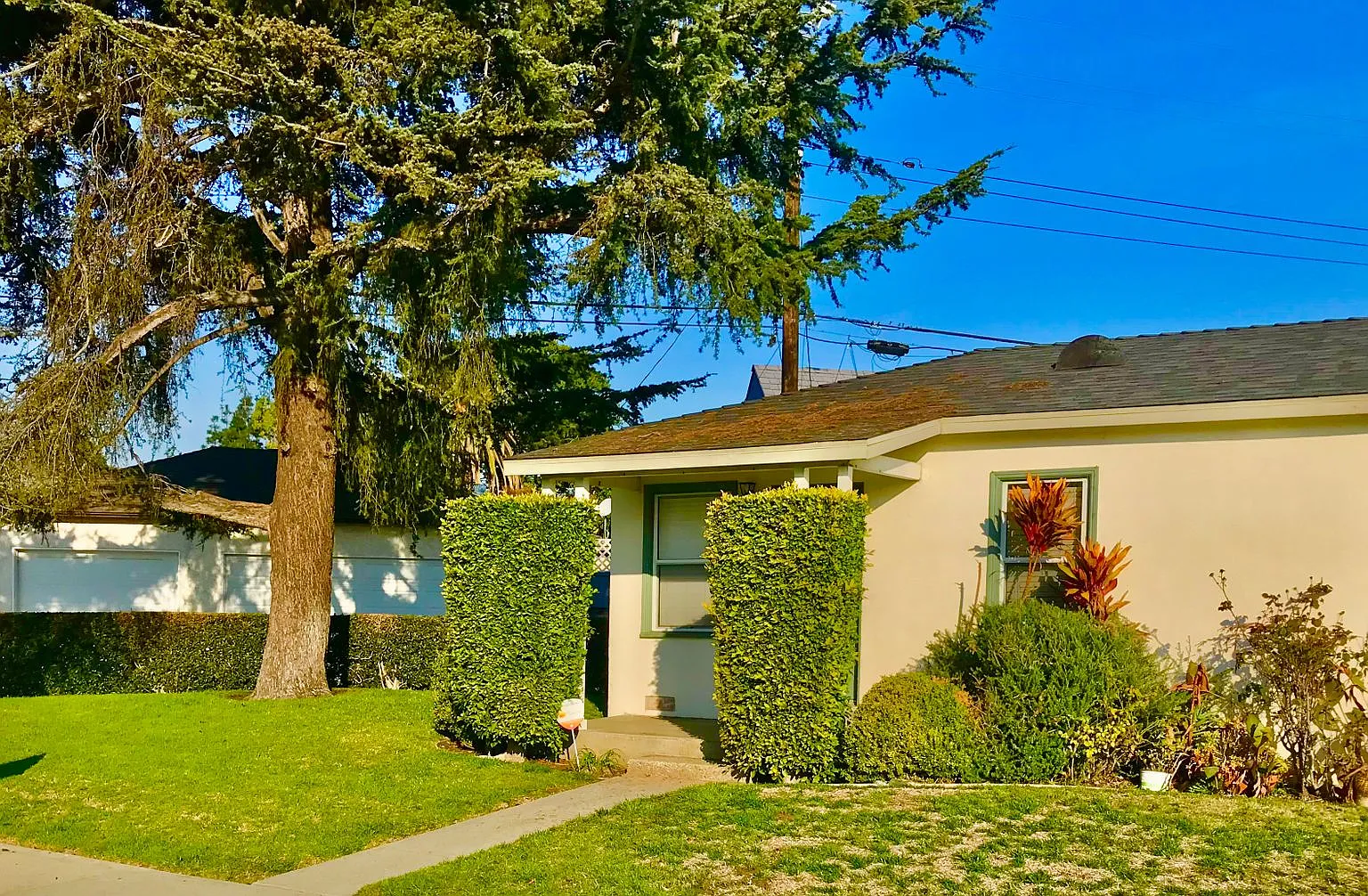 Wonderful Old Torrance Duplex One-Bedroom, One-Bath — Photo 1