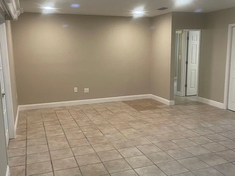 1496 Lakeside Dr — Photo 7