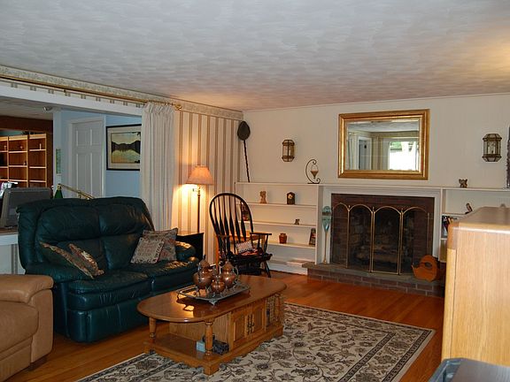 Family Rm. approx. 20' x 14'