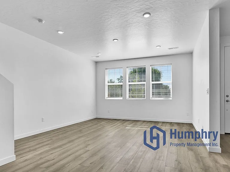 192 N Stratus Way — Photo 8