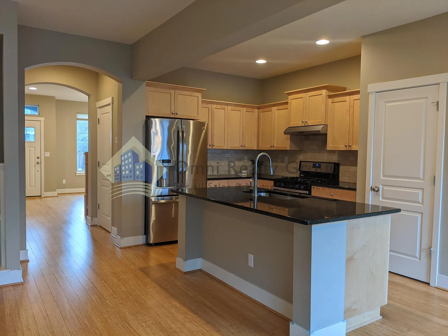 5 bed, 2206 sqft, $3,550 — Photo 3