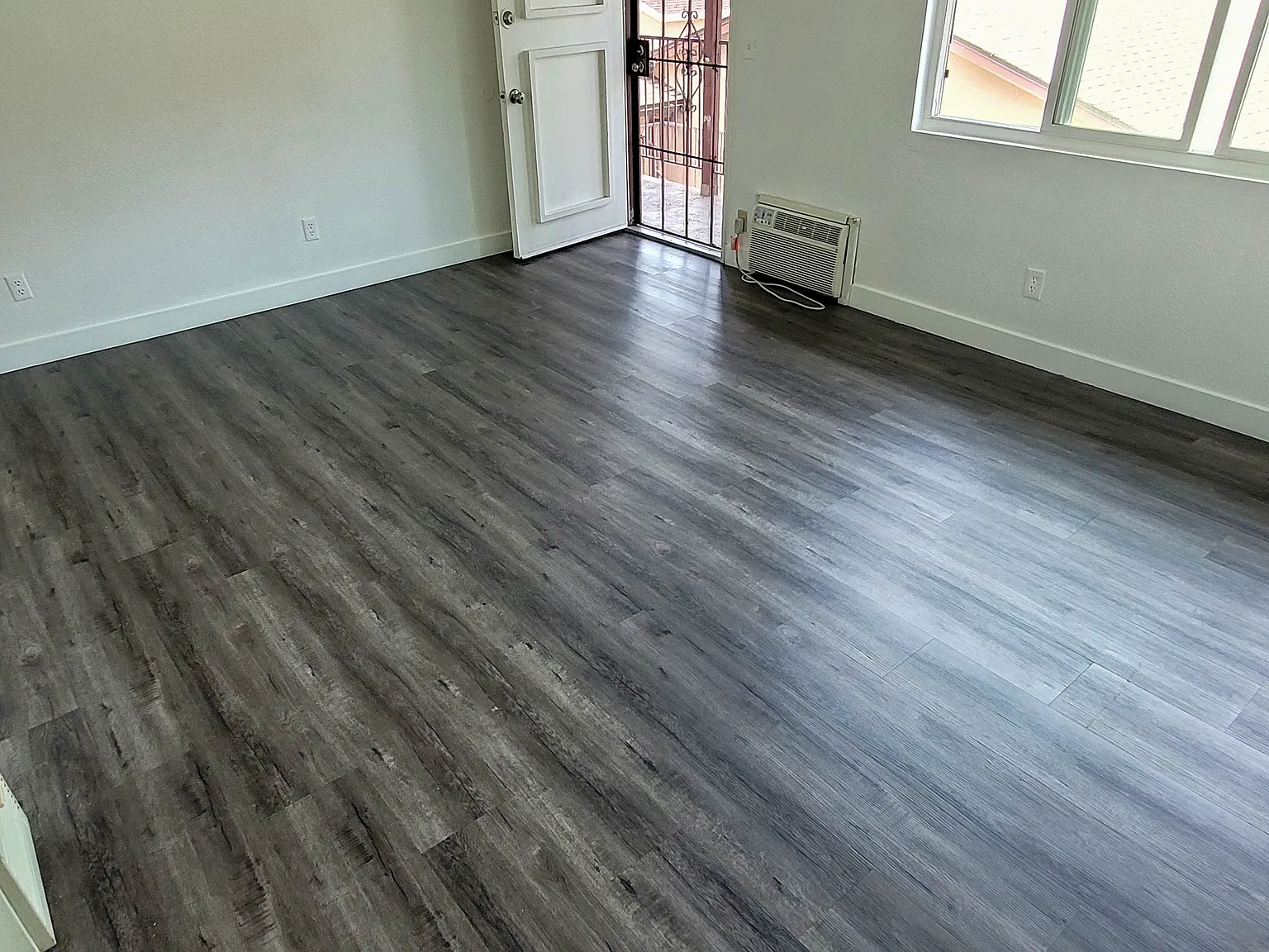 2 bed, 900 sqft, $2,500 — Photo 4