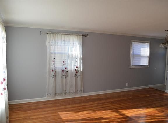 2nd image of 611 Marshfield Dr