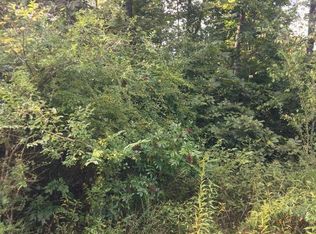 6028 Running Creek Dr, Crossville, TN 38572