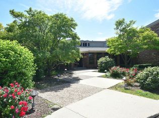 425 W Willow Ct APT 151, Milwaukee, WI 53217