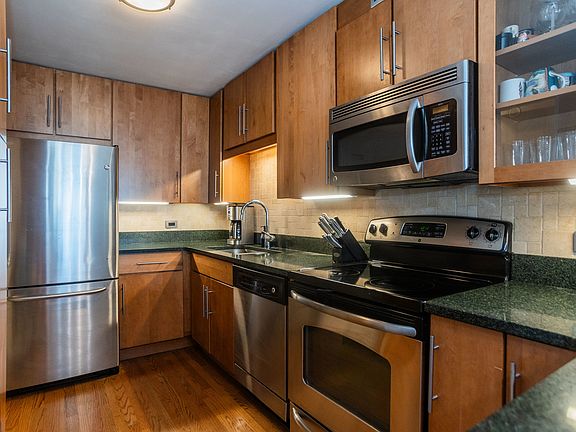 5th image of 2020 N Lincoln Park W APT 11C