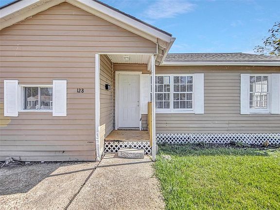 5th image of 128 Huisache St