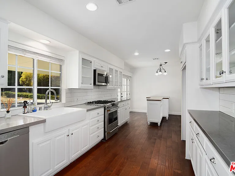 22960 Erwin St — Photo 13