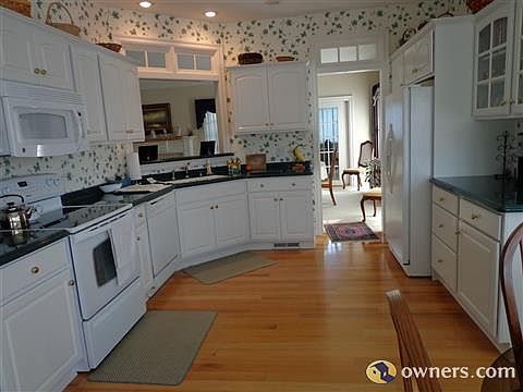 MAIN LEVEL KITCHEN