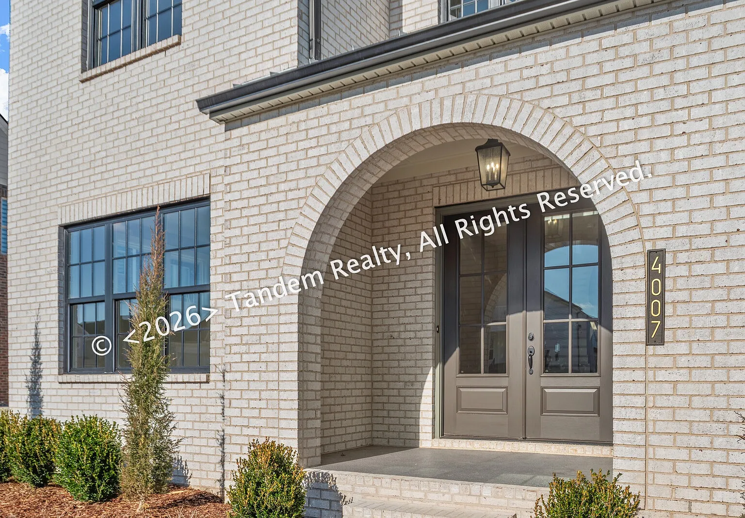 5 bed, 5.5 bath, 4600 sqft, $7,895 — Photo 3