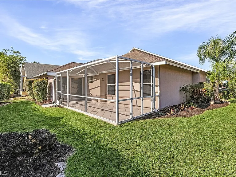 9439 Palm Island Cir — Photo 1