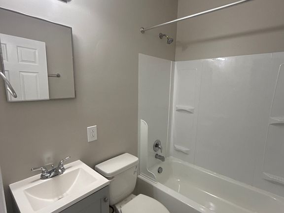 5th image of 624-628 Wayne St #1
