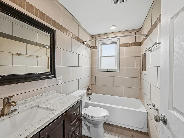 220 Oak Street — Photo 9
