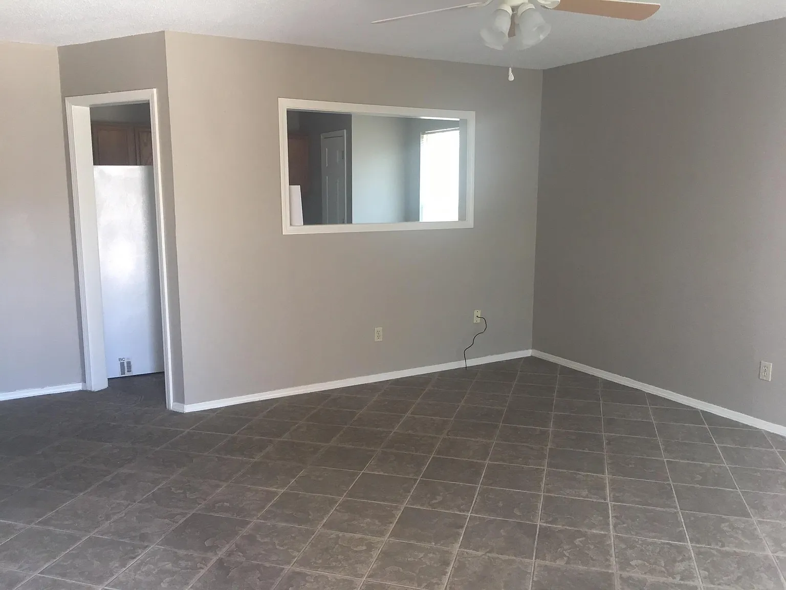 5805B Sara St — Photo 2