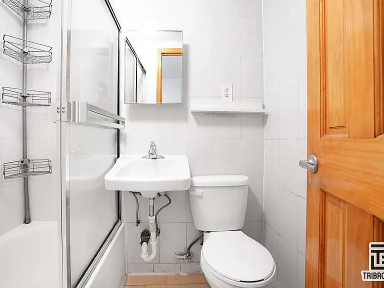 103 E 2nd St #3 — Photo 5