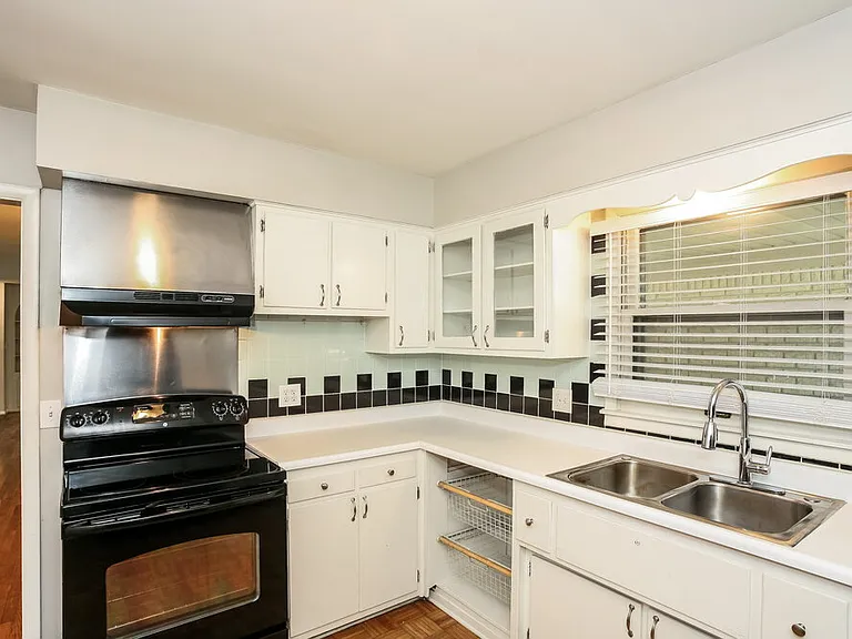 7605 Kimberly Dr — Photo 7