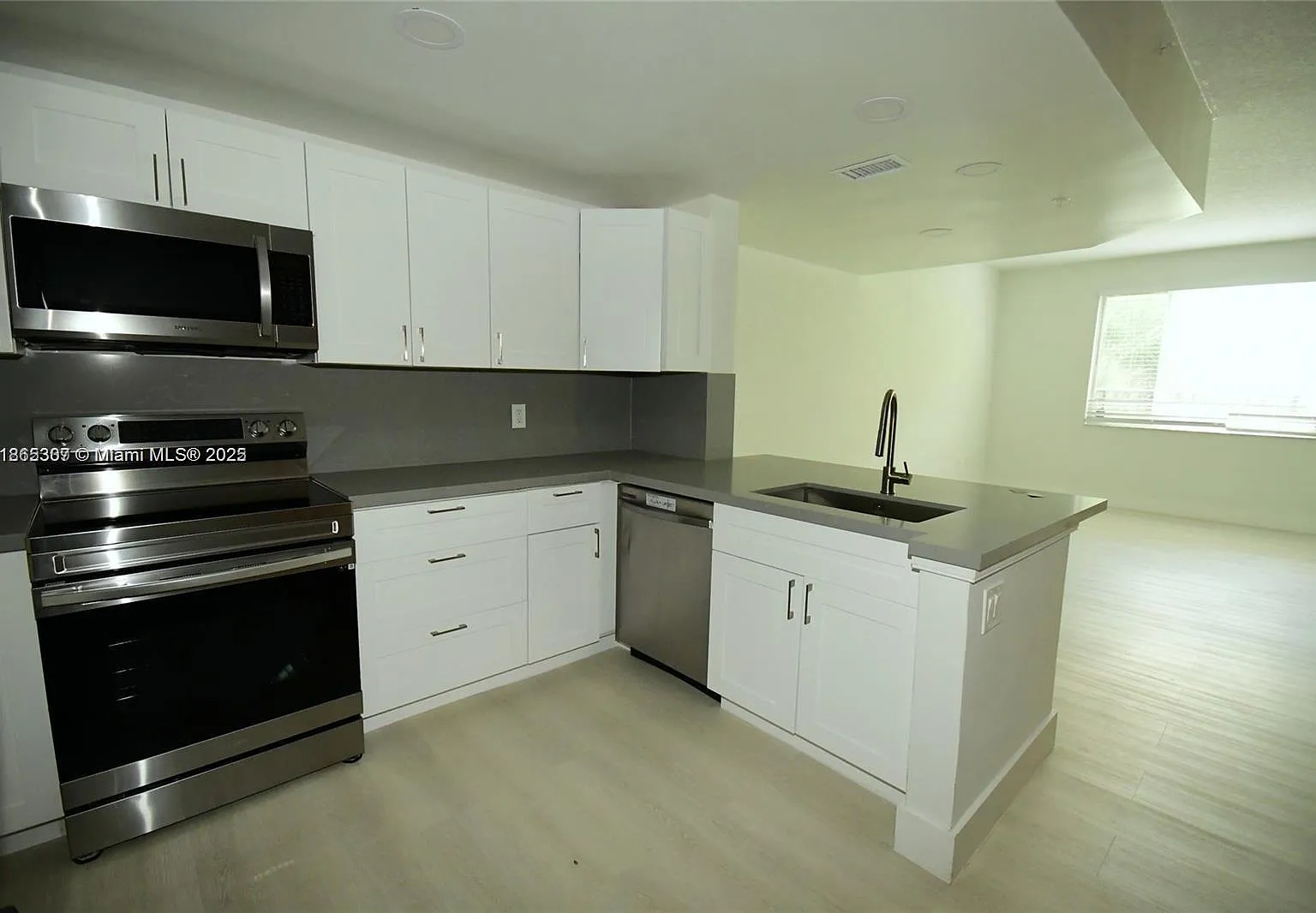 3 bed, 1409 sqft, $2,900 — Photo 3