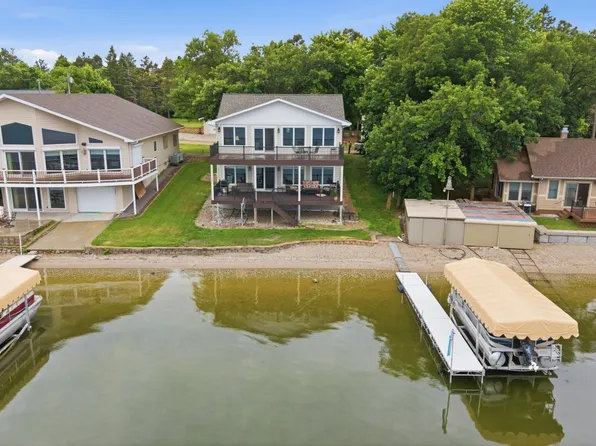 3190 Dinkel Dr, Waubay, SD 57273