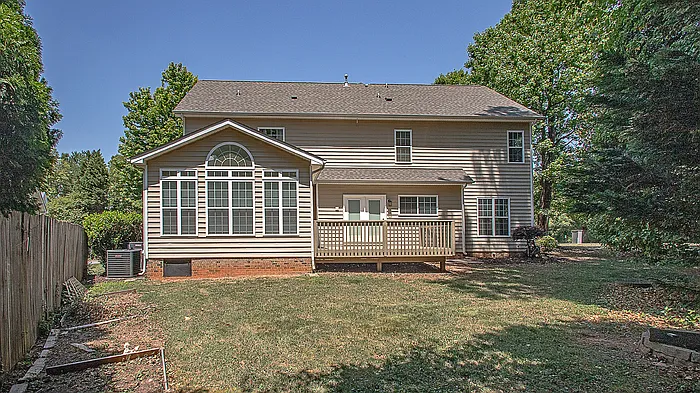4 bed, 3.5 bath, 4386 sqft, $3,450 — Photo 4