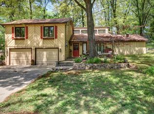 851 S Mission Cir, Springfield, MO 65809