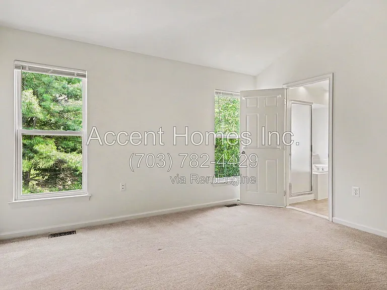 21217 Millwood Sq — Photo 16