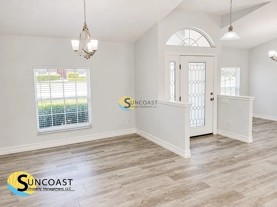 Spacious 2071 Sq Ft Jacksonville Home with 4 Bedrooms — Photo 4