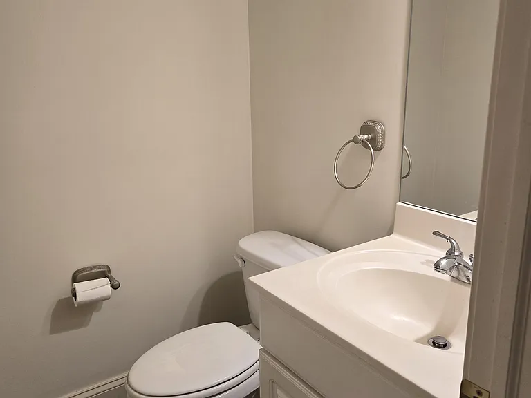1707 Summer St — Photo 11