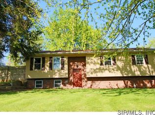 1724 Scott Troy Rd, Troy, IL 62294