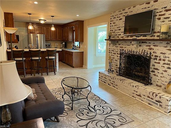 2nd image of 4245 Meadow Wood Dr