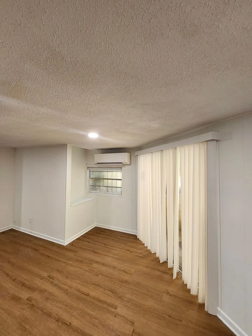 The House Boat Garage Apartment — Photo 4