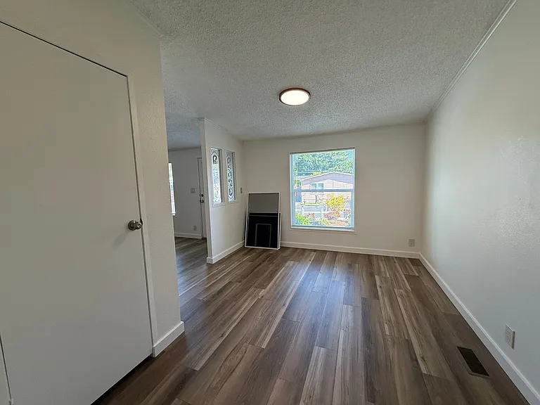 116 SE 8th St #26 — Photo 9