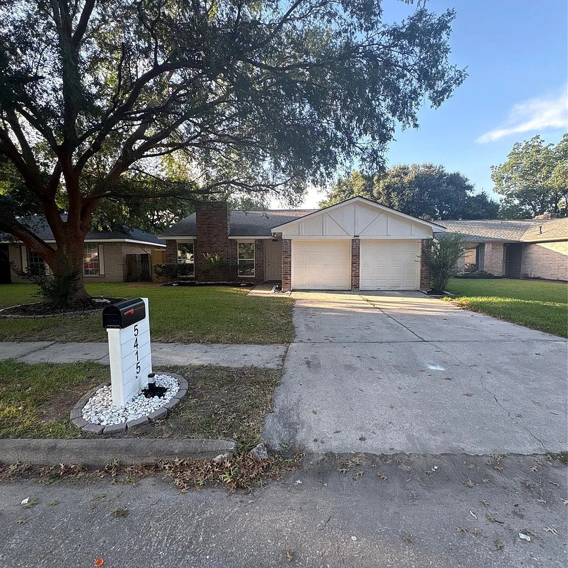 3 bed, 2.0 bath, 1467 sqft, $2,300 — Photo 2