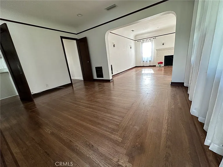 1054 N Euclid Ave — Photo 23