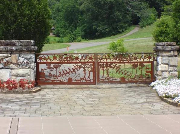 21 Porter Creek Dr, Franklin, NC 28734