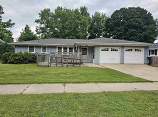 515 Park Ave, Waupaca, WI 54981