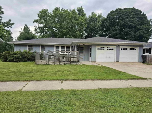 515 Park Ave, Waupaca, WI 54981