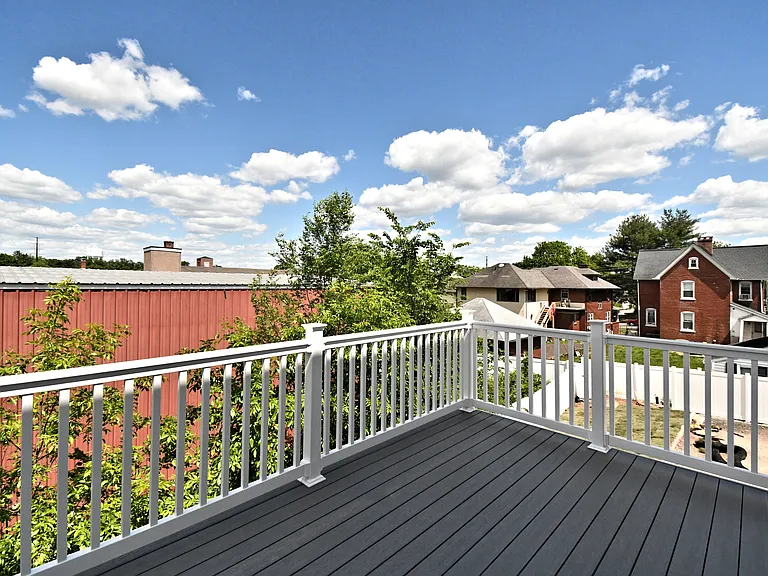 101 Hatfield Vlg — Photo 41