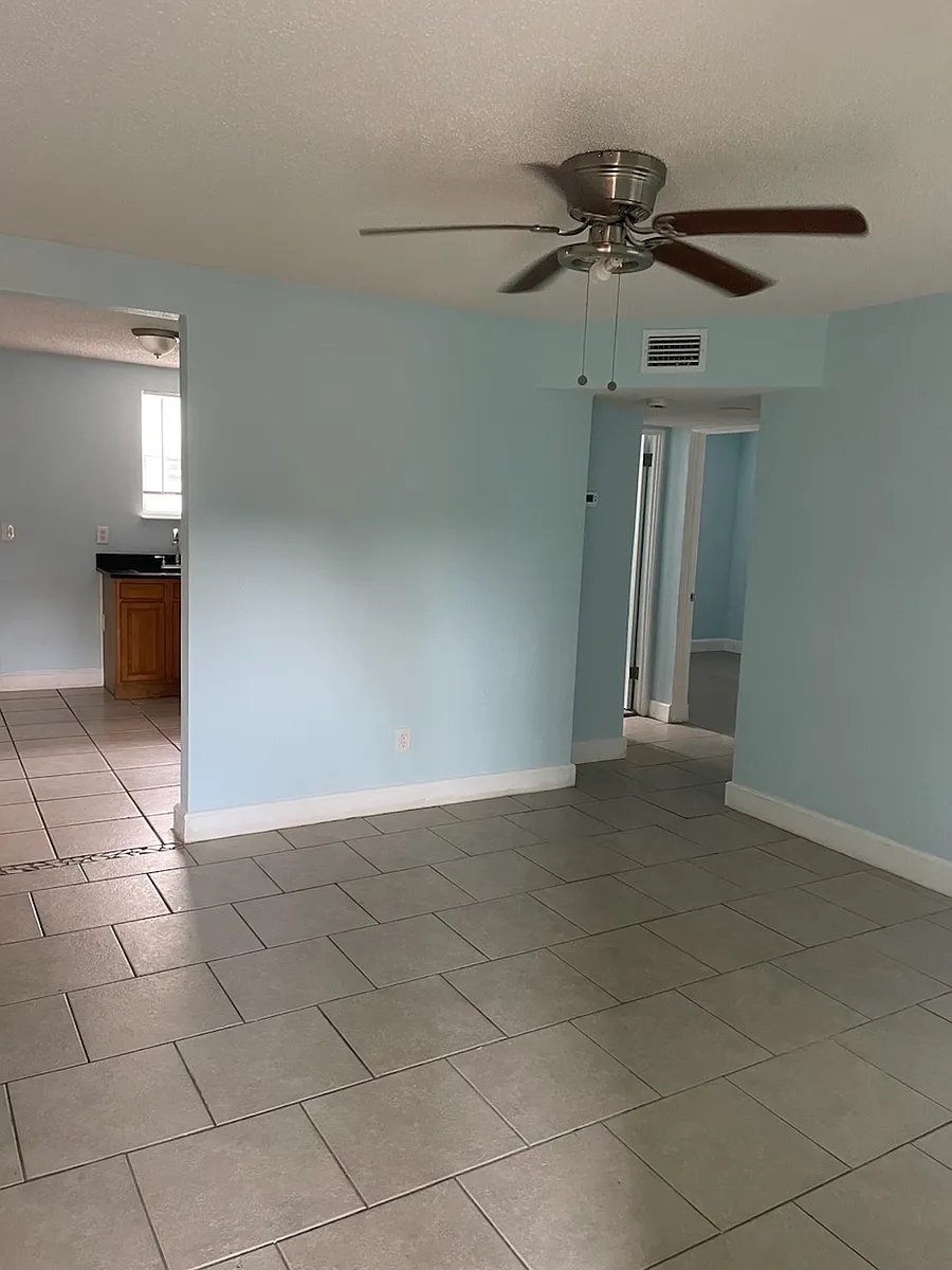Building Photo - 2736 Hamilton Cir #2