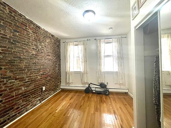 3rd image of 18 Garden St APT 2