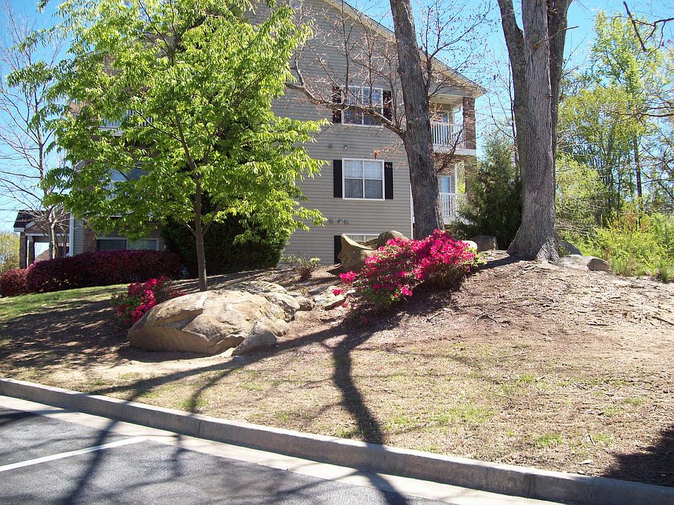 2nd image of 218 Meadow Glen Pkwy